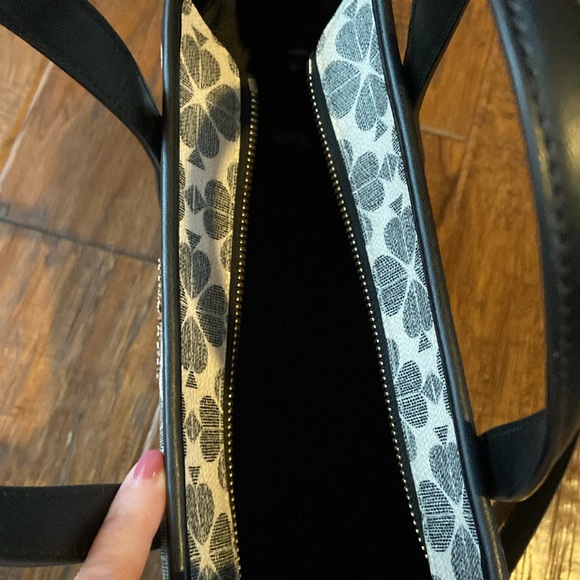 Kate Spade handbag. EUC- Like New- Perfect condition. Black and white spades - Picture 4 of 9